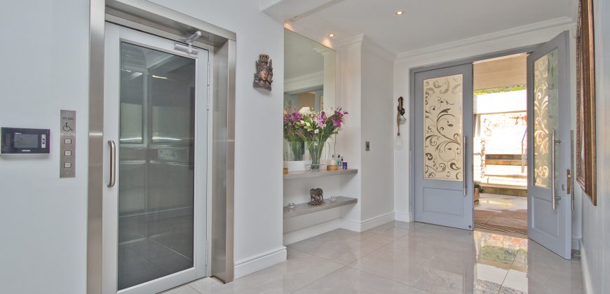 5 Bedroom House for Sale in Stonehurst Mountain Estate