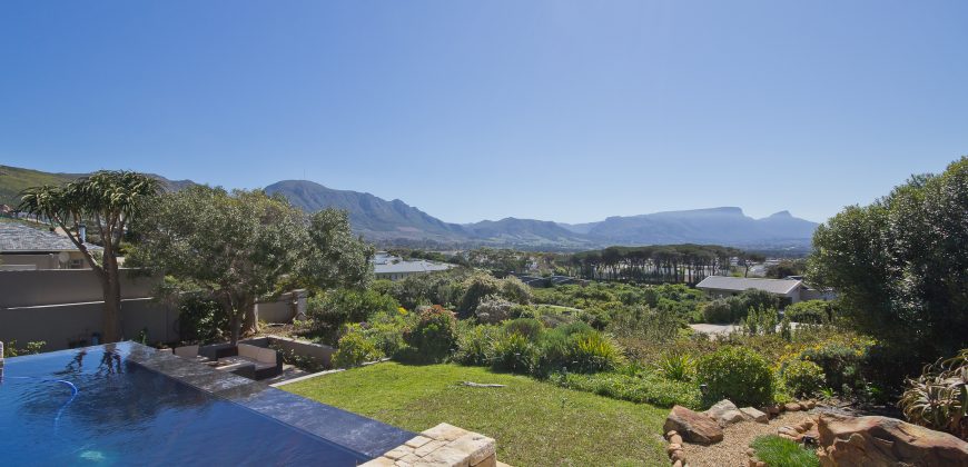 5 Bedroom House for Sale in Stonehurst Mountain Estate