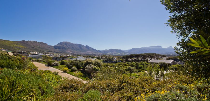 5 Bedroom House for Sale in Stonehurst Mountain Estate