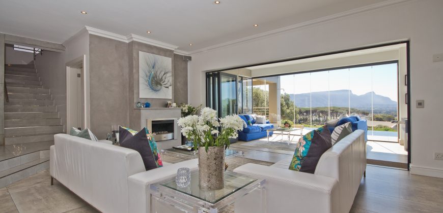 5 Bedroom House for Sale in Stonehurst Mountain Estate