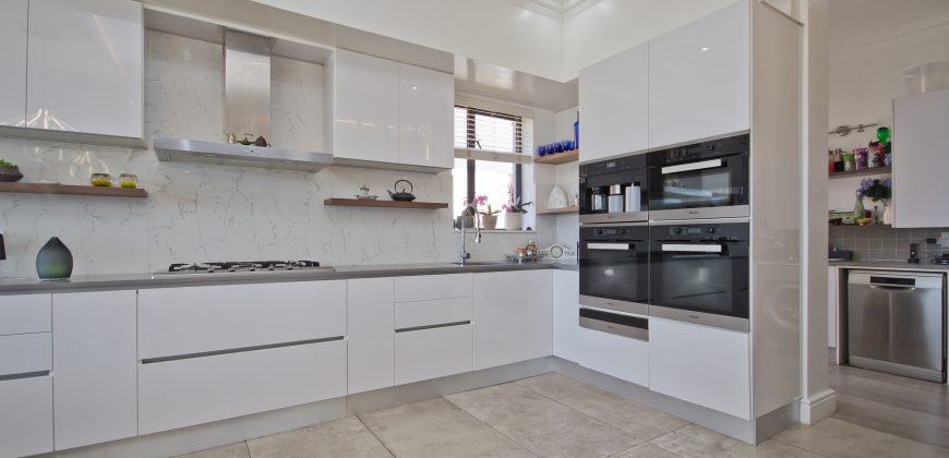 5 Bedroom House for Sale in Stonehurst Mountain Estate