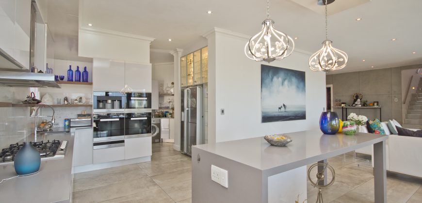 5 Bedroom House for Sale in Stonehurst Mountain Estate