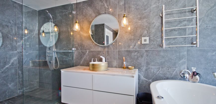 5 Bedroom House for Sale in Stonehurst Mountain Estate