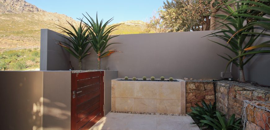 Contemporary North-Facing Family Home | Stonehurst Mountain Estate | To Rent – AVAILABLE 1 SEPTEMBER 2026