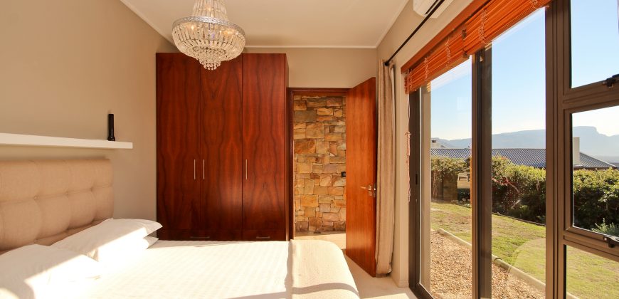 Contemporary North-Facing Family Home | Stonehurst Mountain Estate | To Rent – AVAILABLE 1 SEPTEMBER 2026