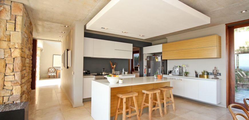 Contemporary North-Facing Family Home | Stonehurst Mountain Estate | To Rent – AVAILABLE 1 SEPTEMBER 2026