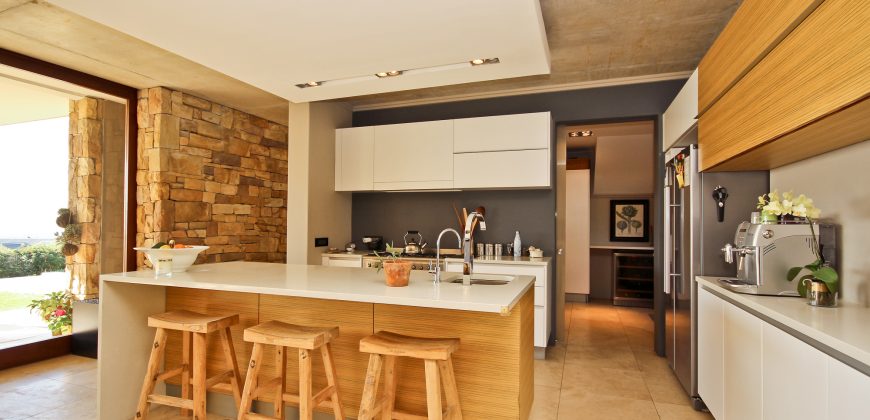 Contemporary North-Facing Family Home | Stonehurst Mountain Estate | To Rent – AVAILABLE 1 SEPTEMBER 2026