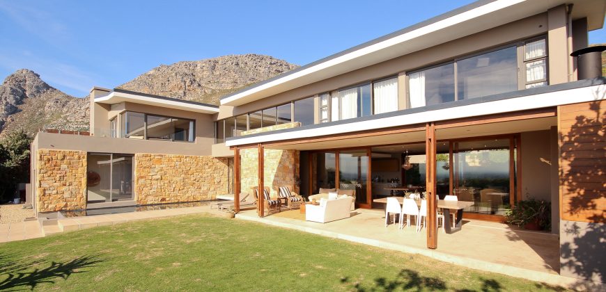 Contemporary North-Facing Family Home | Stonehurst Mountain Estate | To Rent – AVAILABLE 1 SEPTEMBER 2026