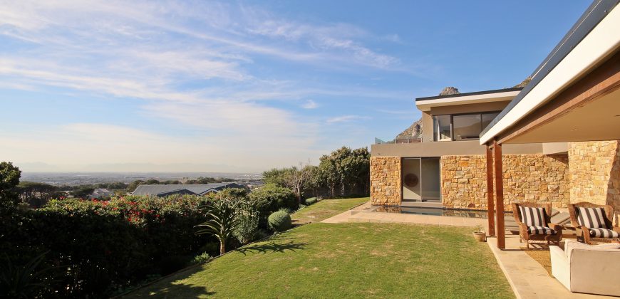 Contemporary North-Facing Family Home | Stonehurst Mountain Estate | To Rent – AVAILABLE 1 SEPTEMBER 2026