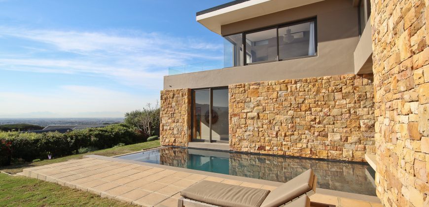 Contemporary North-Facing Family Home | Stonehurst Mountain Estate | To Rent – AVAILABLE 1 SEPTEMBER 2026