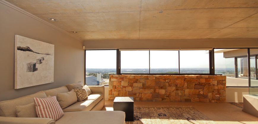 Contemporary North-Facing Family Home | Stonehurst Mountain Estate | To Rent – AVAILABLE 1 SEPTEMBER 2026