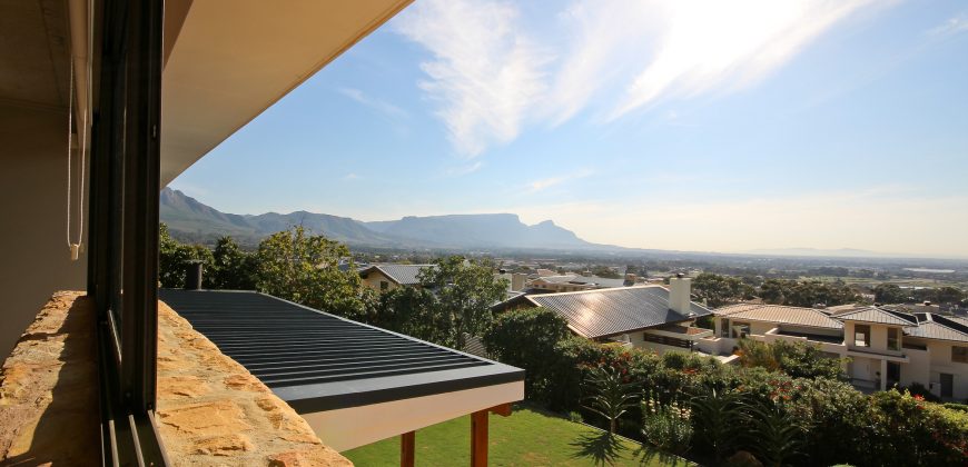 Contemporary North-Facing Family Home | Stonehurst Mountain Estate | To Rent – AVAILABLE 1 SEPTEMBER 2026