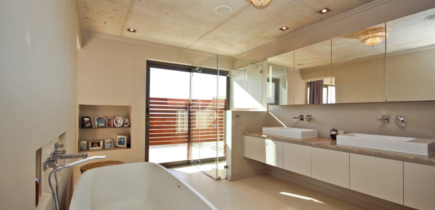 Contemporary North-Facing Family Home | Stonehurst Mountain Estate | To Rent – AVAILABLE 1 SEPTEMBER 2026