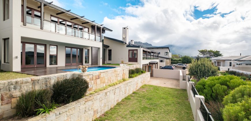 Exclusive Sole Mandate | North-Facing Home with Panoramic Views