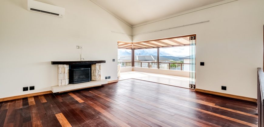 Exclusive Sole Mandate | North-Facing Home with Panoramic Views