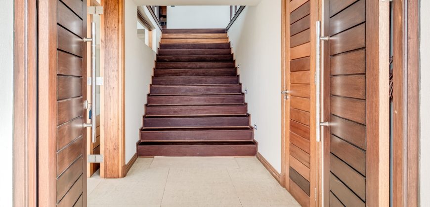 Exclusive Sole Mandate | North-Facing Home with Panoramic Views