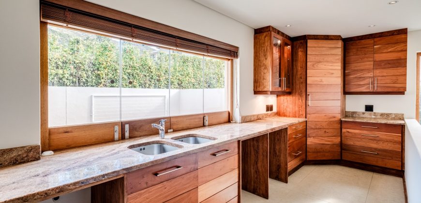 Exclusive Sole Mandate | North-Facing Home with Panoramic Views