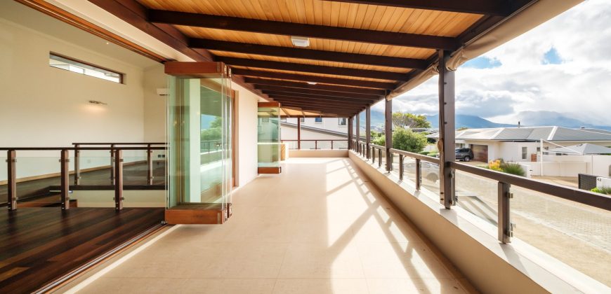 Exclusive Sole Mandate | North-Facing Home with Panoramic Views