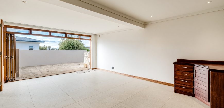 Exclusive Sole Mandate | North-Facing Home with Panoramic Views