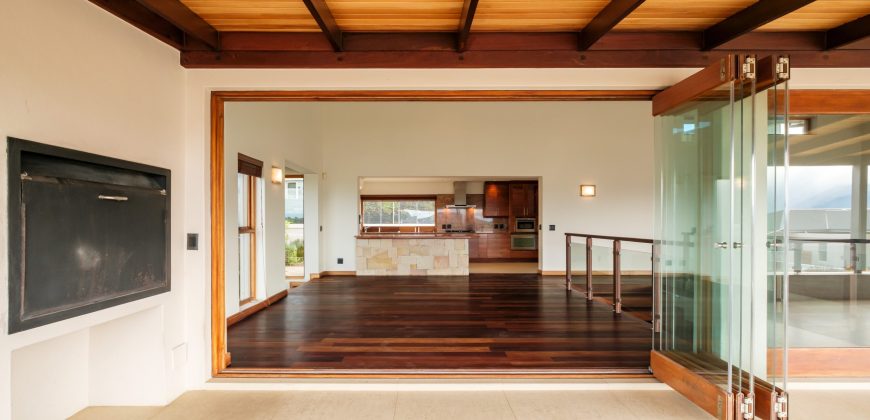 Exclusive Sole Mandate | North-Facing Home with Panoramic Views