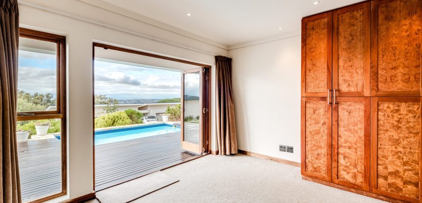 Exclusive Sole Mandate | North-Facing Home with Panoramic Views