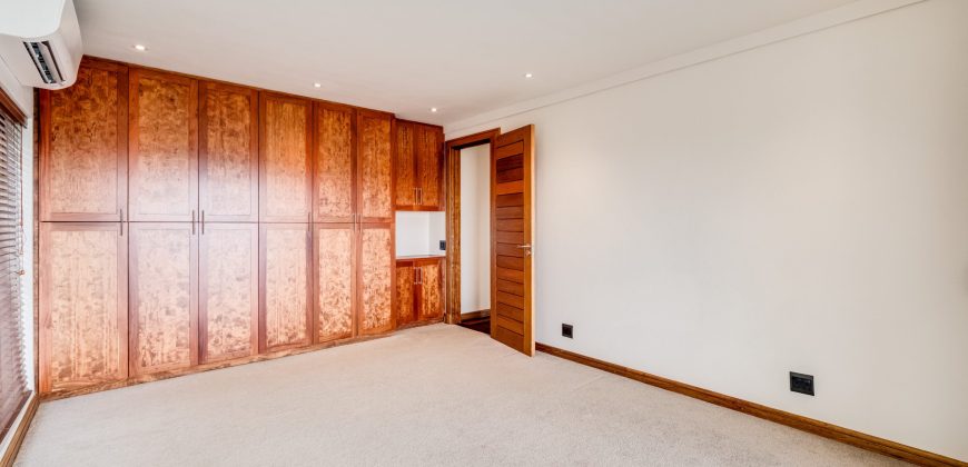 Exclusive Sole Mandate | North-Facing Home with Panoramic Views