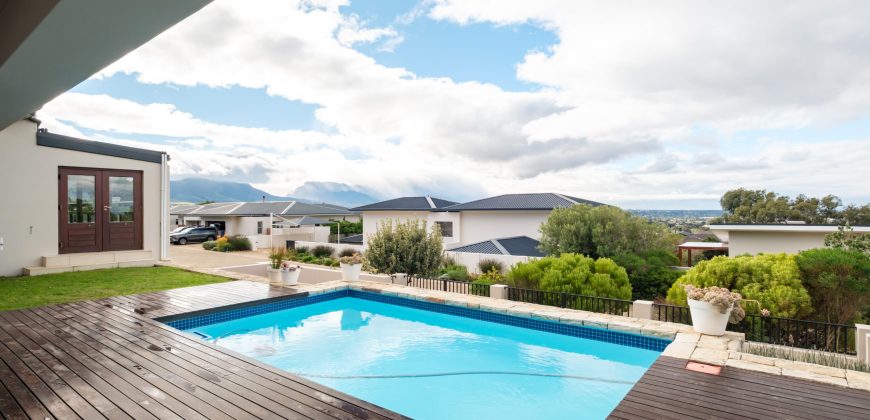 Exclusive Sole Mandate | North-Facing Home with Panoramic Views