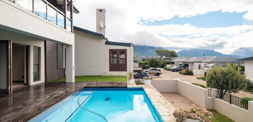 Exclusive Sole Mandate | North-Facing Home with Panoramic Views