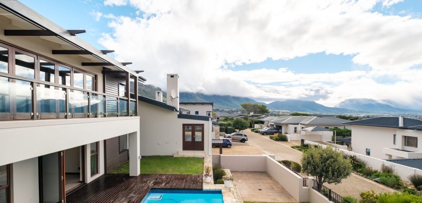 Exclusive Sole Mandate | North-Facing Home with Panoramic Views