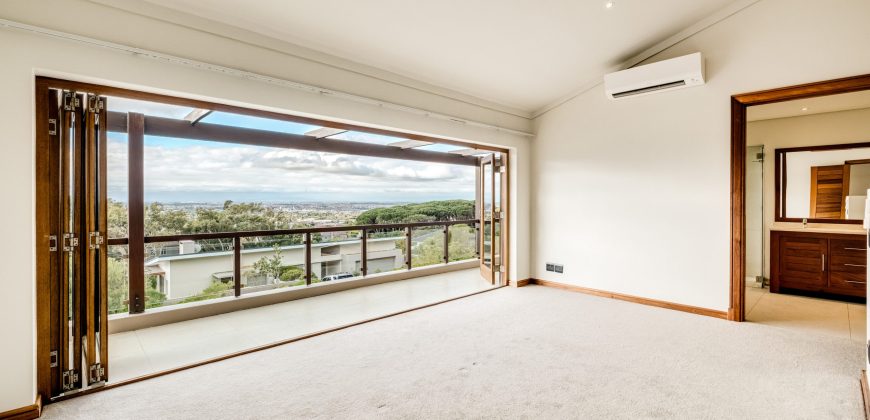 Exclusive Sole Mandate | North-Facing Home with Panoramic Views