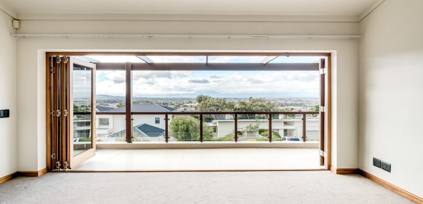 Exclusive Sole Mandate | North-Facing Home with Panoramic Views