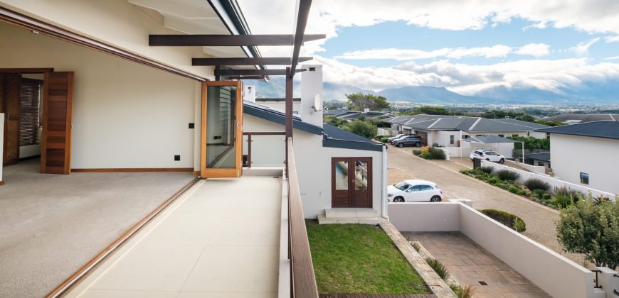 Exclusive Sole Mandate | North-Facing Home with Panoramic Views