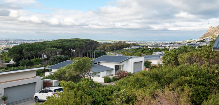 Exclusive Sole Mandate | North-Facing Home with Panoramic Views