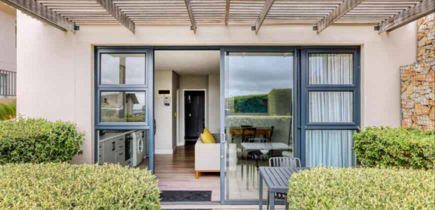 Contemporary 4 Bedroom Home with Mountain Views and 1 bedroom Flatlet