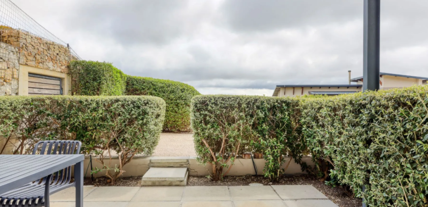 Contemporary 4 Bedroom Home with Mountain Views and 1 bedroom Flatlet