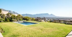 Contemporary 4 Bedroom Home with Mountain Views and 1 bedroom Flatlet