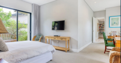 Contemporary 4 Bedroom Home with Mountain Views and 1 bedroom Flatlet