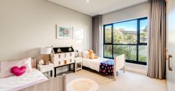 Contemporary 4 Bedroom Home with Mountain Views and 1 bedroom Flatlet