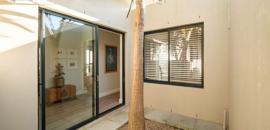 Contemporary 4 Bedroom Home with Mountain Views and 1 bedroom Flatlet
