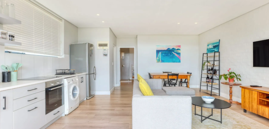 Contemporary 4 Bedroom Home with Mountain Views and 1 bedroom Flatlet