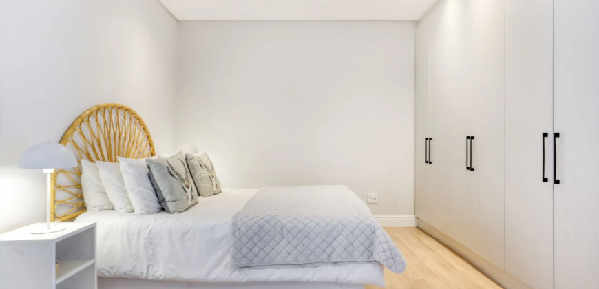 Contemporary 4 Bedroom Home with Mountain Views and 1 bedroom Flatlet
