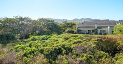LUXURIOUS WATERFRONT LIVING IN LAKE MICHELLE – Exclusive Sole Mandate
