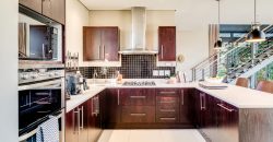 NORTH-FACING FOUR-BEDROOM TOWNHOUSE WITH TABLE MOUNTAIN VIEWS