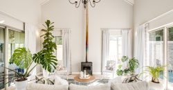 LUXURIOUS WATERFRONT LIVING IN LAKE MICHELLE – Exclusive Sole Mandate