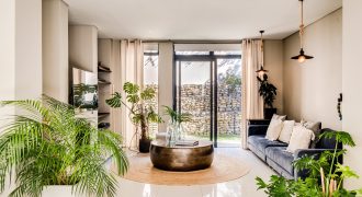 NORTH-FACING FOUR-BEDROOM TOWNHOUSE WITH TABLE MOUNTAIN VIEWS