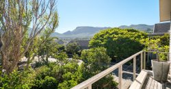 LUXURIOUS WATERFRONT LIVING IN LAKE MICHELLE – Exclusive Sole Mandate