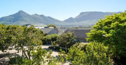 LUXURIOUS WATERFRONT LIVING IN LAKE MICHELLE – Exclusive Sole Mandate