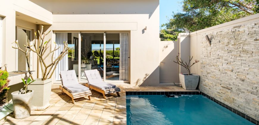 LUXURIOUS WATERFRONT LIVING IN LAKE MICHELLE – Exclusive Sole Mandate