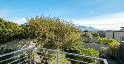 NORTH-FACING FOUR-BEDROOM TOWNHOUSE WITH TABLE MOUNTAIN VIEWS