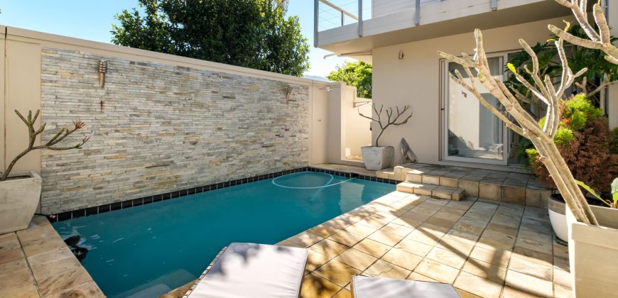 LUXURIOUS WATERFRONT LIVING IN LAKE MICHELLE – Exclusive Sole Mandate